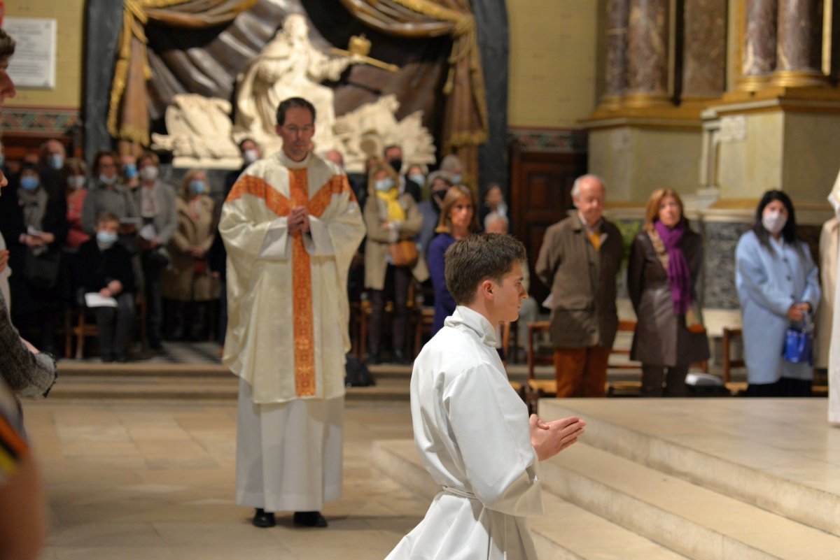 Ordinations diaconales en vue du sacerdoce : Henri de Prémare à (…). © Marie-Christine Bertin / Diocèse de Paris.