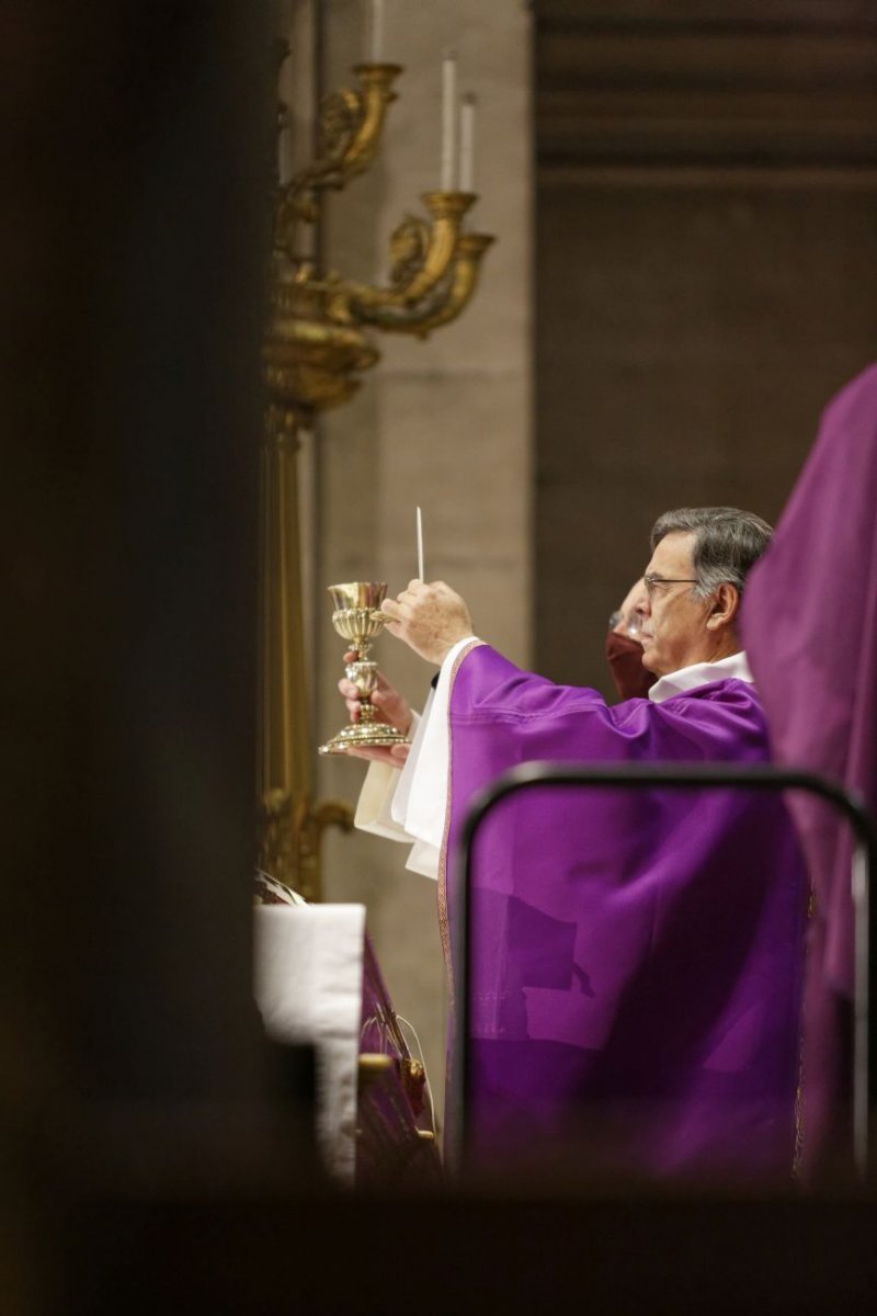 Messe autour de Mgr Michel Aupetit. © Yannick Boschat / Diocèse de Paris.