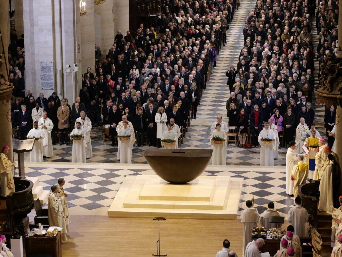 Messe de consécration de l'autel de Notre-Dame de Paris. © Yannick Boschat / Diocèse de Paris.