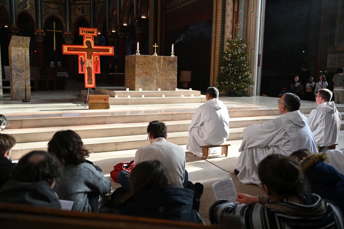 Prière du milieu du jour à Saint-Germain des Prés. © Marie-Christine Bertin / Diocèse de Paris.