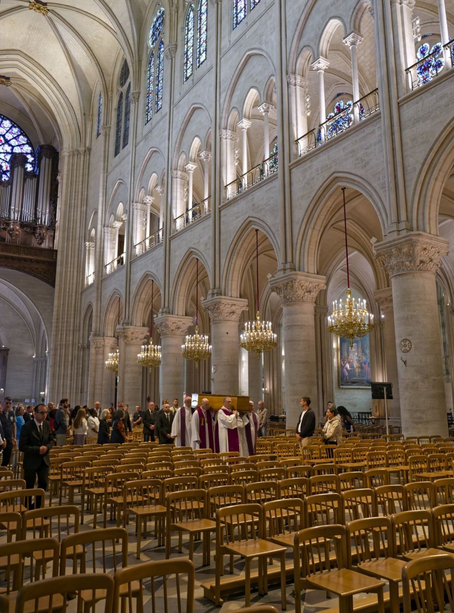 Arrivée du cercueil du Cardinal André Vingt-Trois à Notre-Dame de Paris. © Yannick Boschat / Diocèse de Paris.
