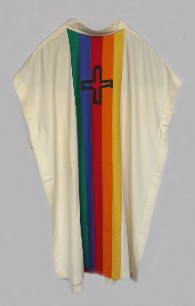 Chasuble des prêtres pour les JMJ de Paris en 1997. Par Jean-Charles de Castelbajac. © C. D. A. S.