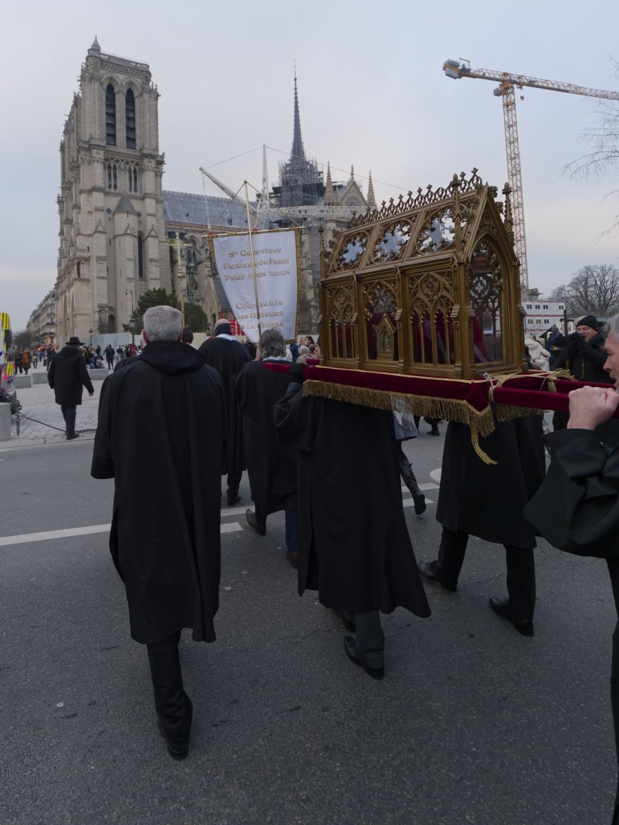 Neuvaine de sainte Geneviève 2025 : messe et procession. © Yannick Boschat / Diocèse de Paris.