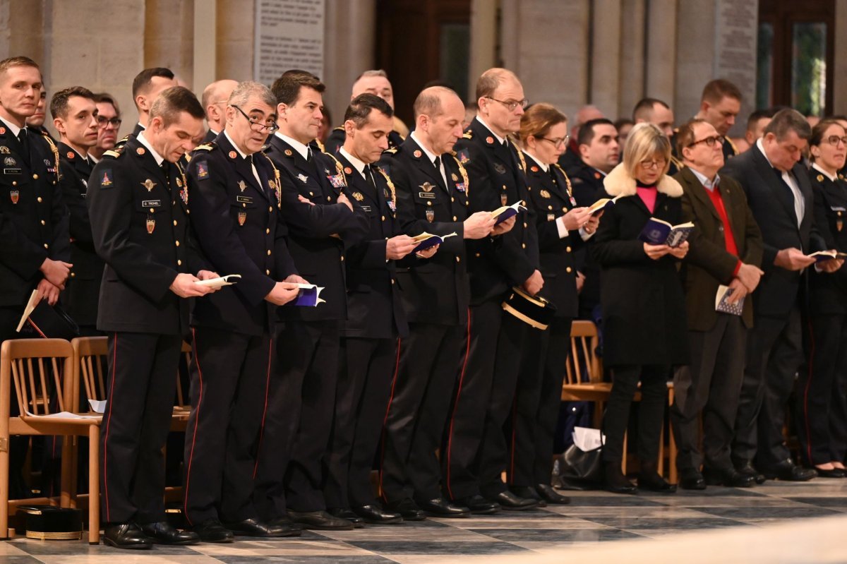 Messe en présence des Pompiers et des Compagnons. © Marie-Christine Bertin / Diocèse de Paris.