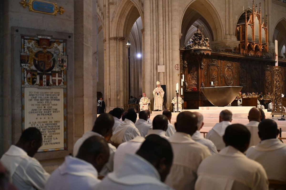 Jubilé des prêtres d'Île-de-France 2025. Messe à Notre-Dame de Paris, 4e. © Marie-Christine Bertin / Diocèse de Paris.