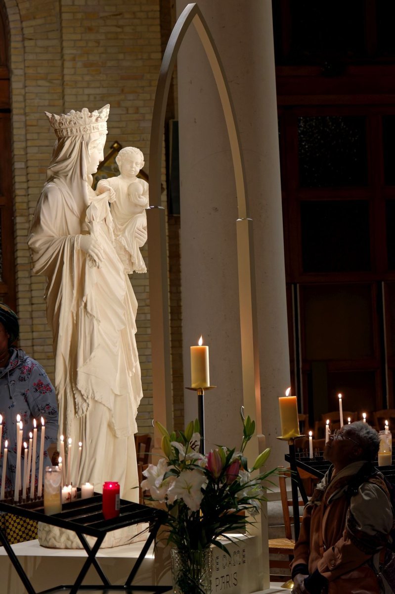 Étape 4 à Notre-Dame du Rosaire. © Trung Hieu Do / Diocèse de Paris.