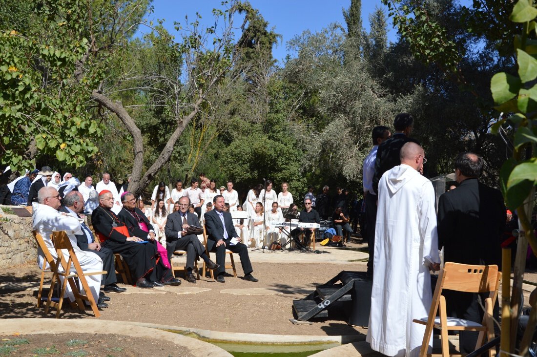 Discours du maire du village arabe d'Abu Gosh. © Pierre-Louis Lensel / Diocèse de Paris.