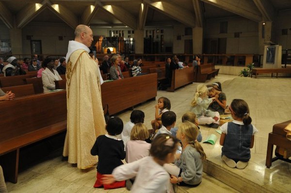 Notre Dame de La Salette, jeu au cours de l'Assemblée paroissiale. © www.nd-la-salette.org 