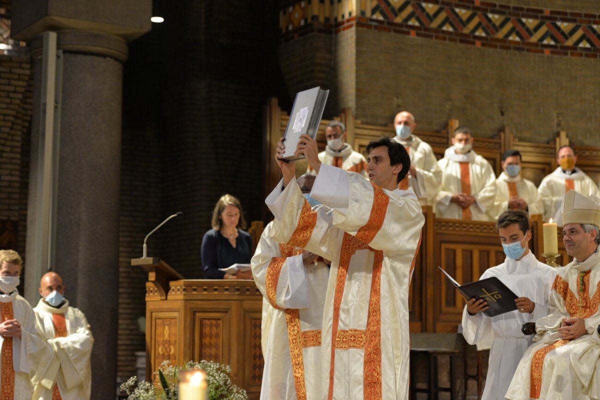 Ordinations diaconales en vue du sacerdoce 2020 à Saint-Michel (18e). © Marie-Christine Bertin / Diocèse de Paris.