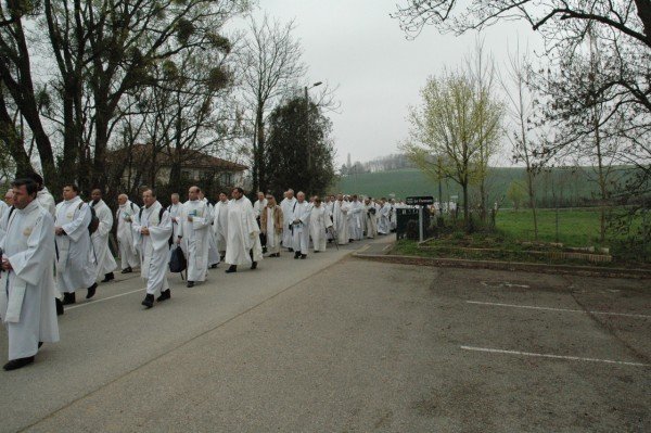 Avril 2010 : Pèlerinage des prêtres de Paris à Ars. 300 prêtres et séminaristes, en cette année sacerdotale, ont été sur les pas de saint Jean-Marie Vianney, le curé d'Ars. 