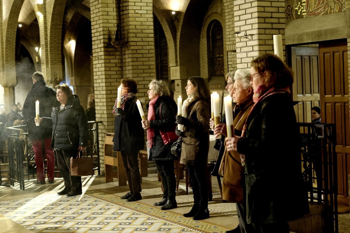 Accueil des reliques de sainte Geneviève à Saint-Léon (15e). © Trung Hieu Do / Diocèse de Paris.