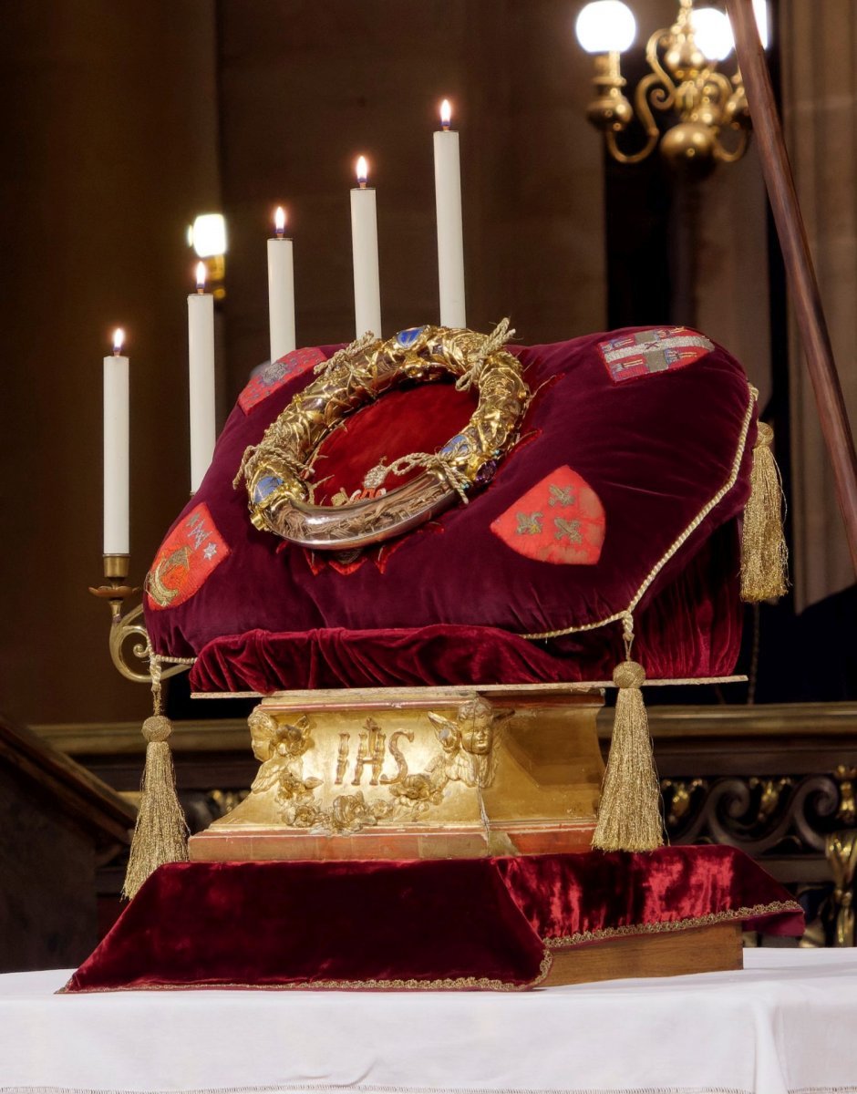 Ostention de la sainte couronne d'épines. © Yannick Boschat / Diocèse de Paris.