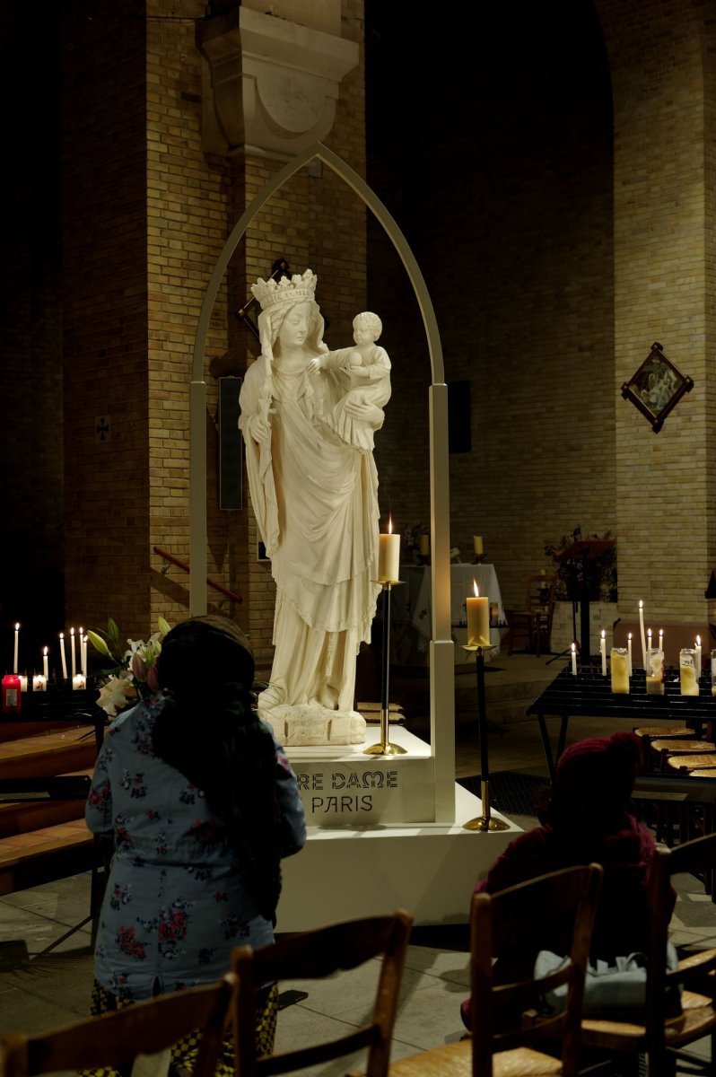 Étape 4 à Notre-Dame du Rosaire. © Trung Hieu Do / Diocèse de Paris.