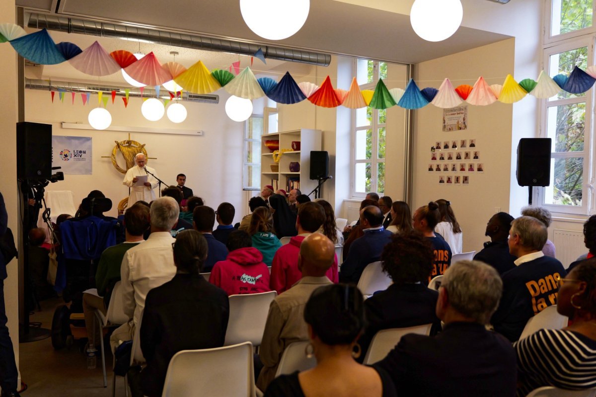 Visite à la Maison Bakhita du pape Léon XIV. © Yannick Boschat / Diocèse de Paris.