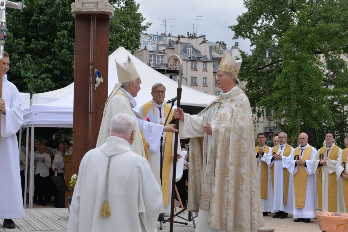 Accueil de Mgr Laurent Ulrich, archevêque de Paris. Lundi 23 mai 2022. © Marie-Christine Bertin / Diocèse de Paris.