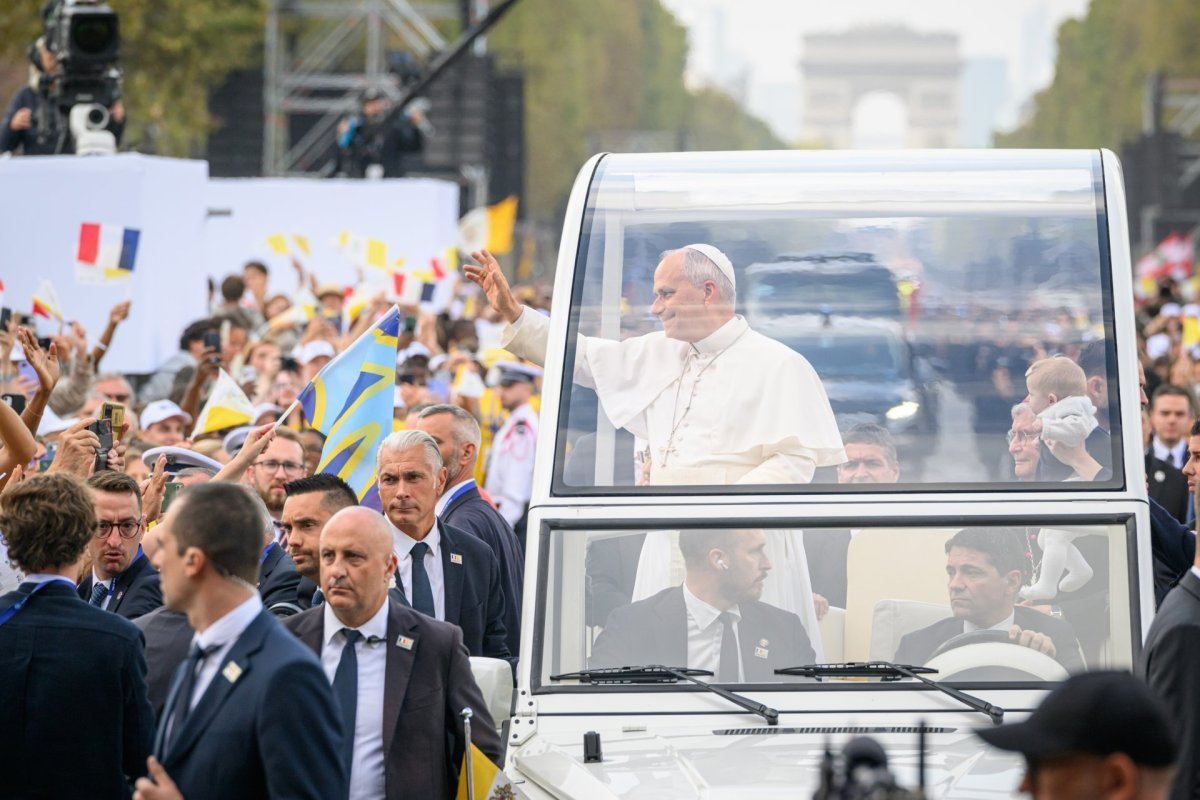 Messe à la Concorde et aux Champs-Élysées présidée par le pape Léon XIV. © Jean-Baptiste Delerue / Diocèse de Paris.