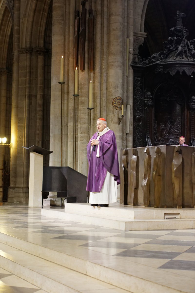 Messe à l'intention des victimes et de leurs proches et à (…). © Yannick Boschat / Diocèse de Paris.