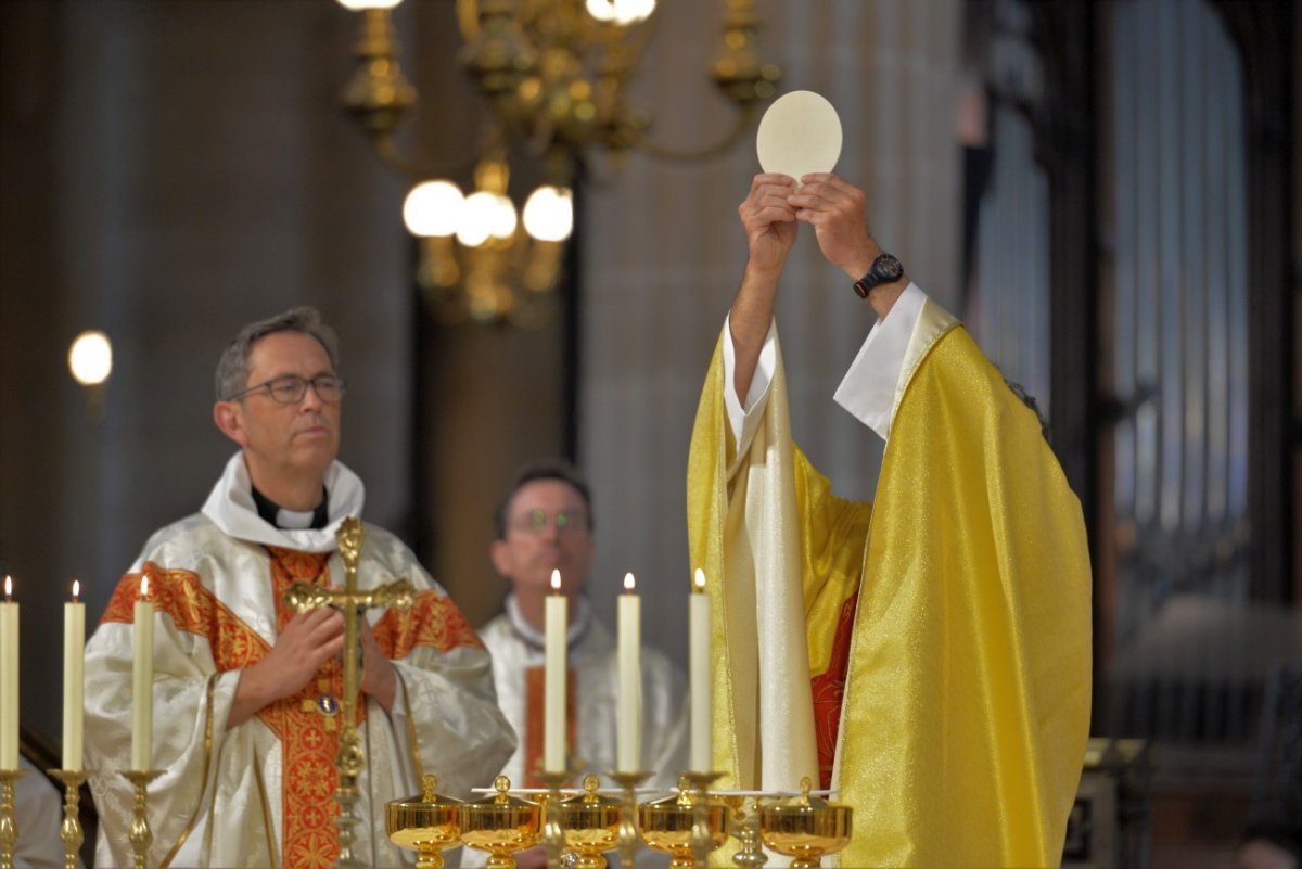 Messe et veillée de prière pour les futurs prêtres. © Marie-Christine Bertin / Diocèse de Paris.