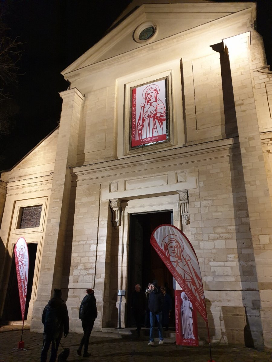 Soirée sainte Geneviève à Saint-Pierre de Montmartre (18e). © Renaud Kaeppelin.