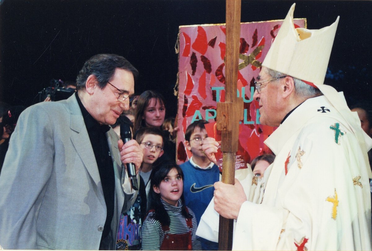 Rassemblement à Bercy pour la messe chrismale. Le 19 avril 2000. 