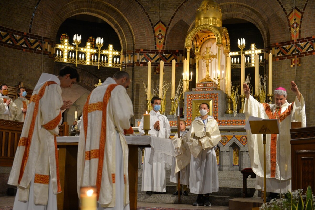 Ordinations diaconales en vue du sacerdoce 2020 à Saint-Michel (18e). © Marie-Christine Bertin / Diocèse de Paris.