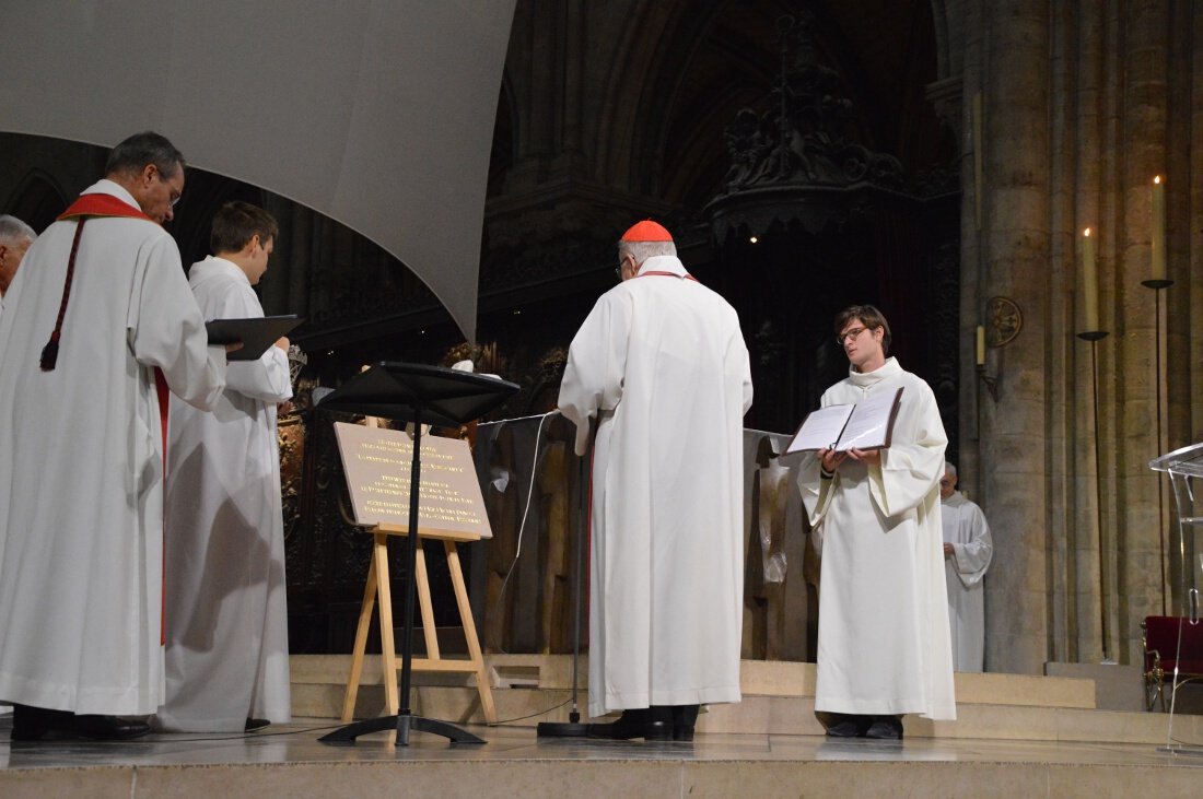 Bénédiction de la première pierre de Notre-Dame de l'Ouÿe. © Ariane Rollier.