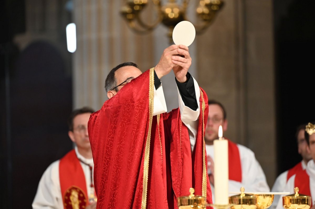 Messe d'action de grâce pour le ministère de Mgr Olivier de Cagny à Paris. © Marie-Christine Bertin / Diocèse de Paris.