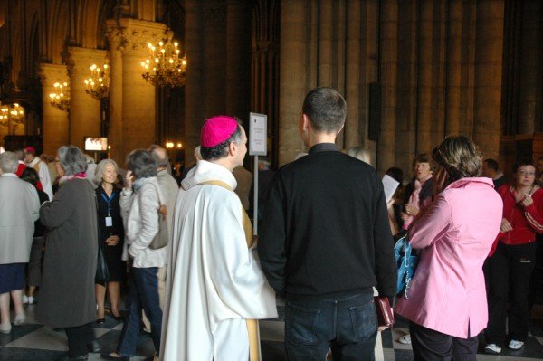 Accueil de l'Assemblée diocésaine de Paris à Notre-Dame.. © D. R..