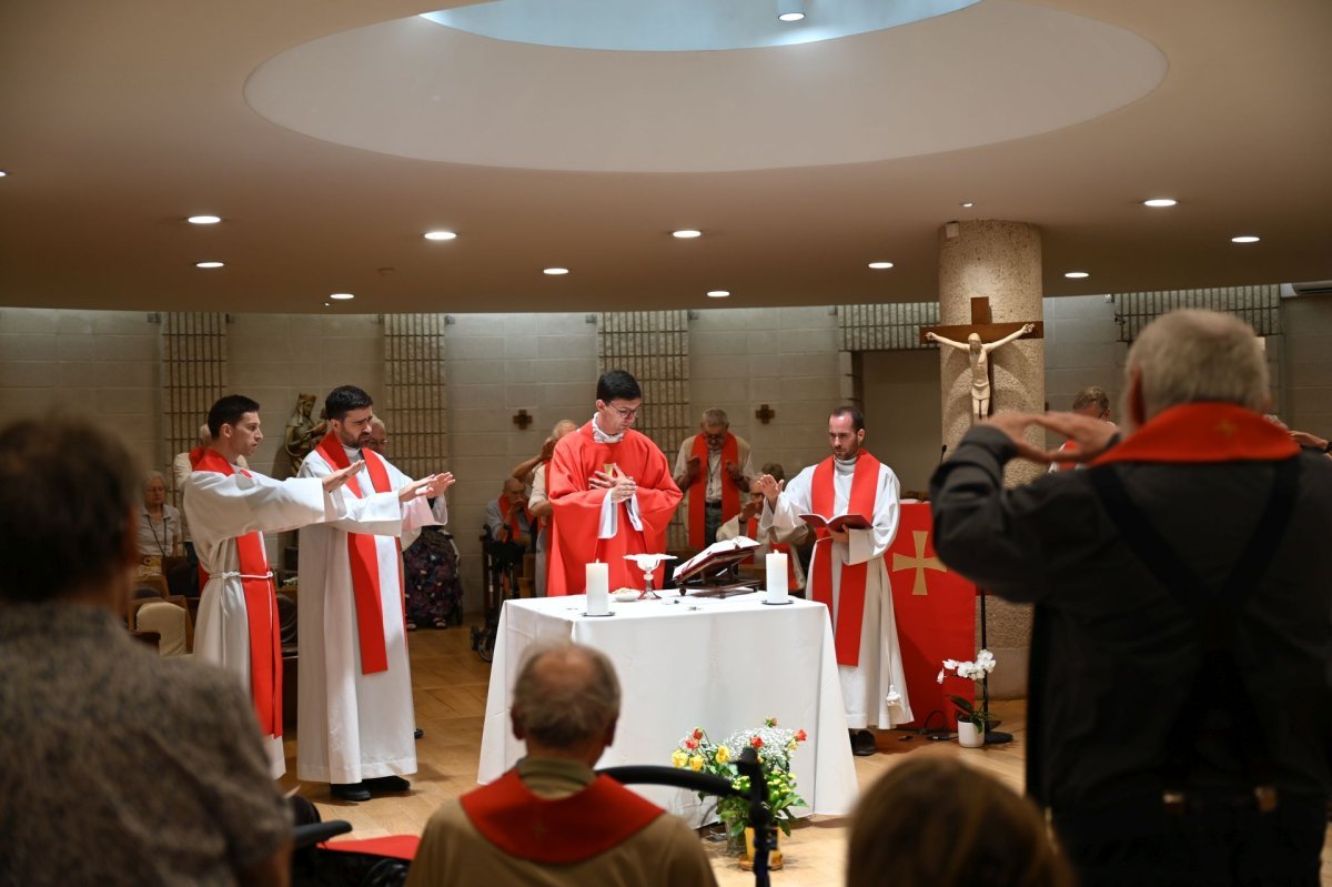 Messe des nouveaux prêtres à la Maison Marie-Thérèse. © Marie-Christine Bertin / Diocèse de Paris.