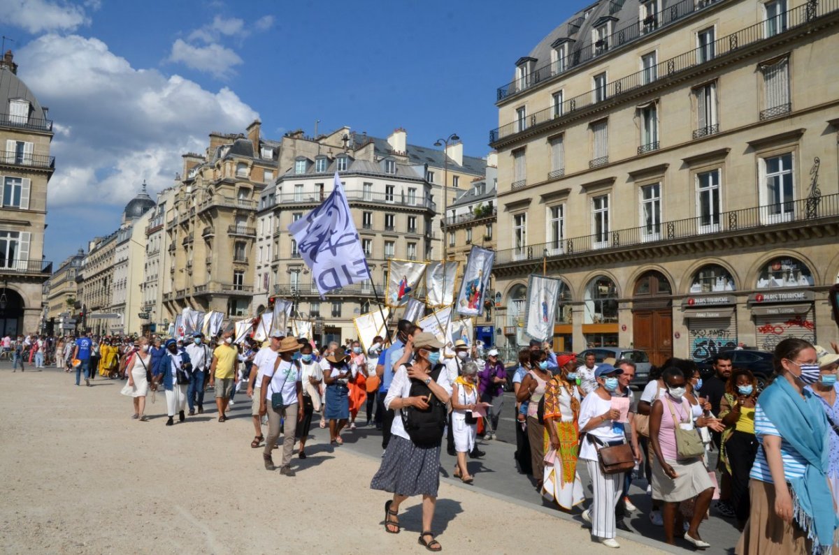 Fête de l'Assomption de la Vierge Marie : procession dans Paris. © Michel Pourny / Diocèse de Paris.