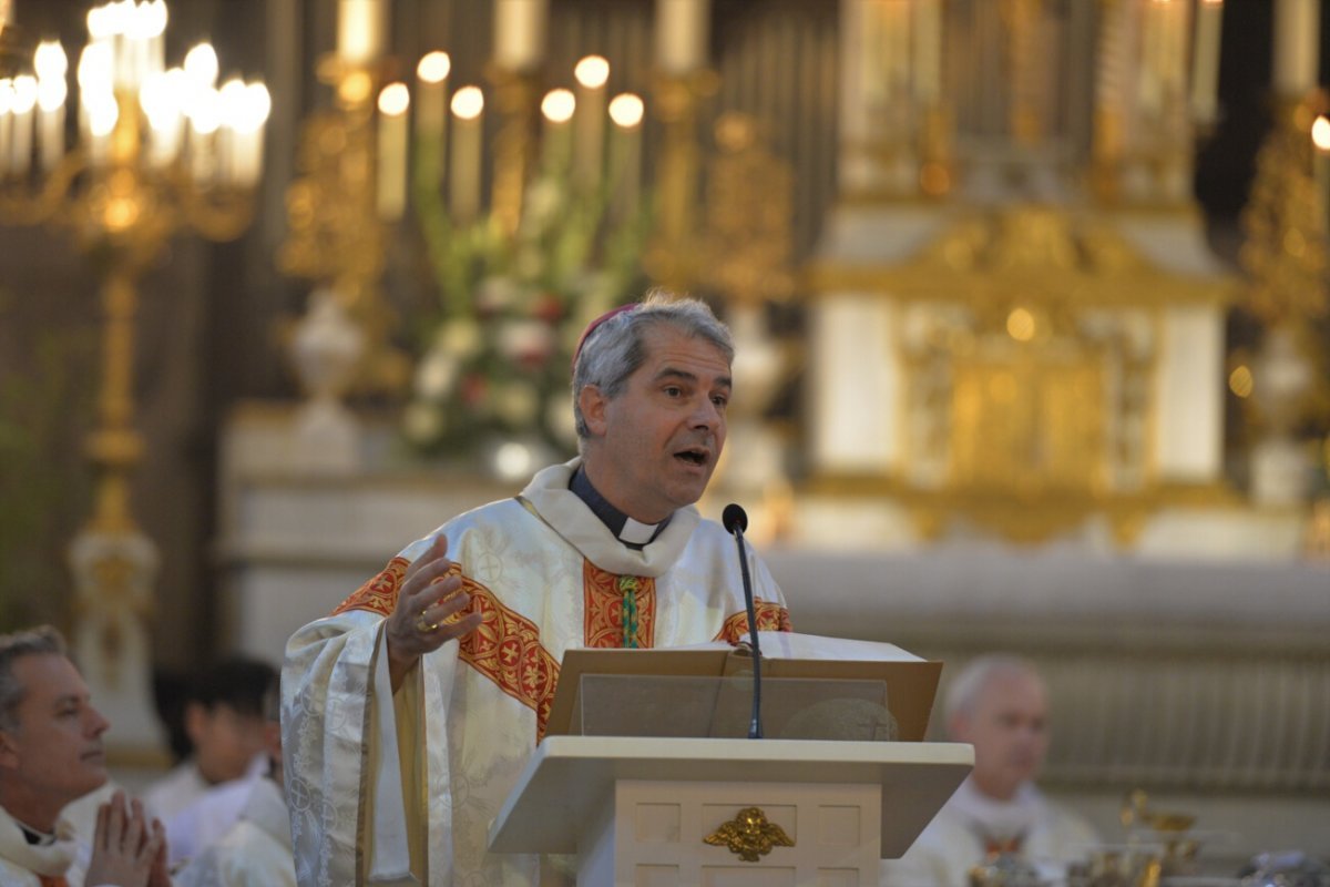 Ordinations diaconales en vue du sacerdoce 2019. Par Mgr Denis Jachiet, évêque auxiliaire de Paris, le 22 septembre 2019 à Saint-Paul-Saint-Louis. © Marie-Christine Bertin / Diocèse de Paris.