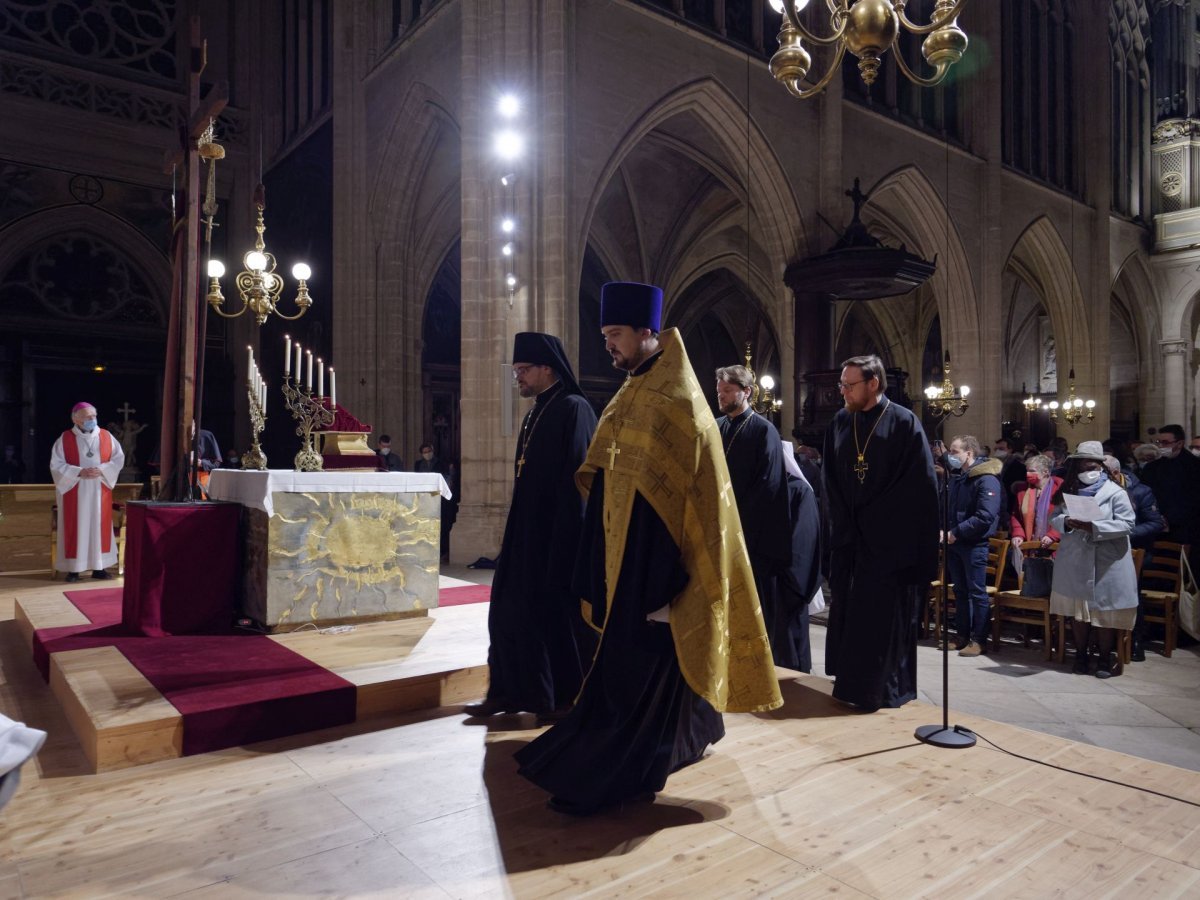 Ostention de la sainte couronne d'épines. © Yannick Boschat / Diocèse de Paris.