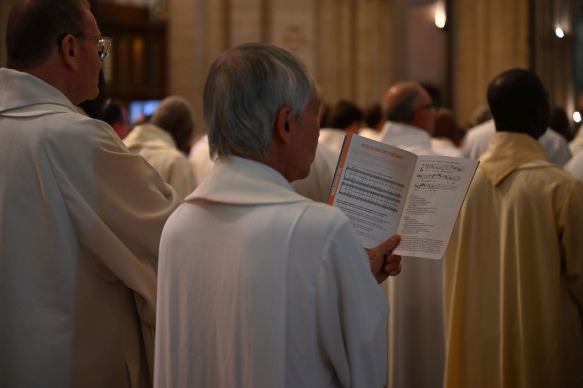 Jubilé des prêtres d'Île-de-France 2025. Messe à Notre-Dame de Paris, 4e. © Marie-Christine Bertin / Diocèse de Paris.