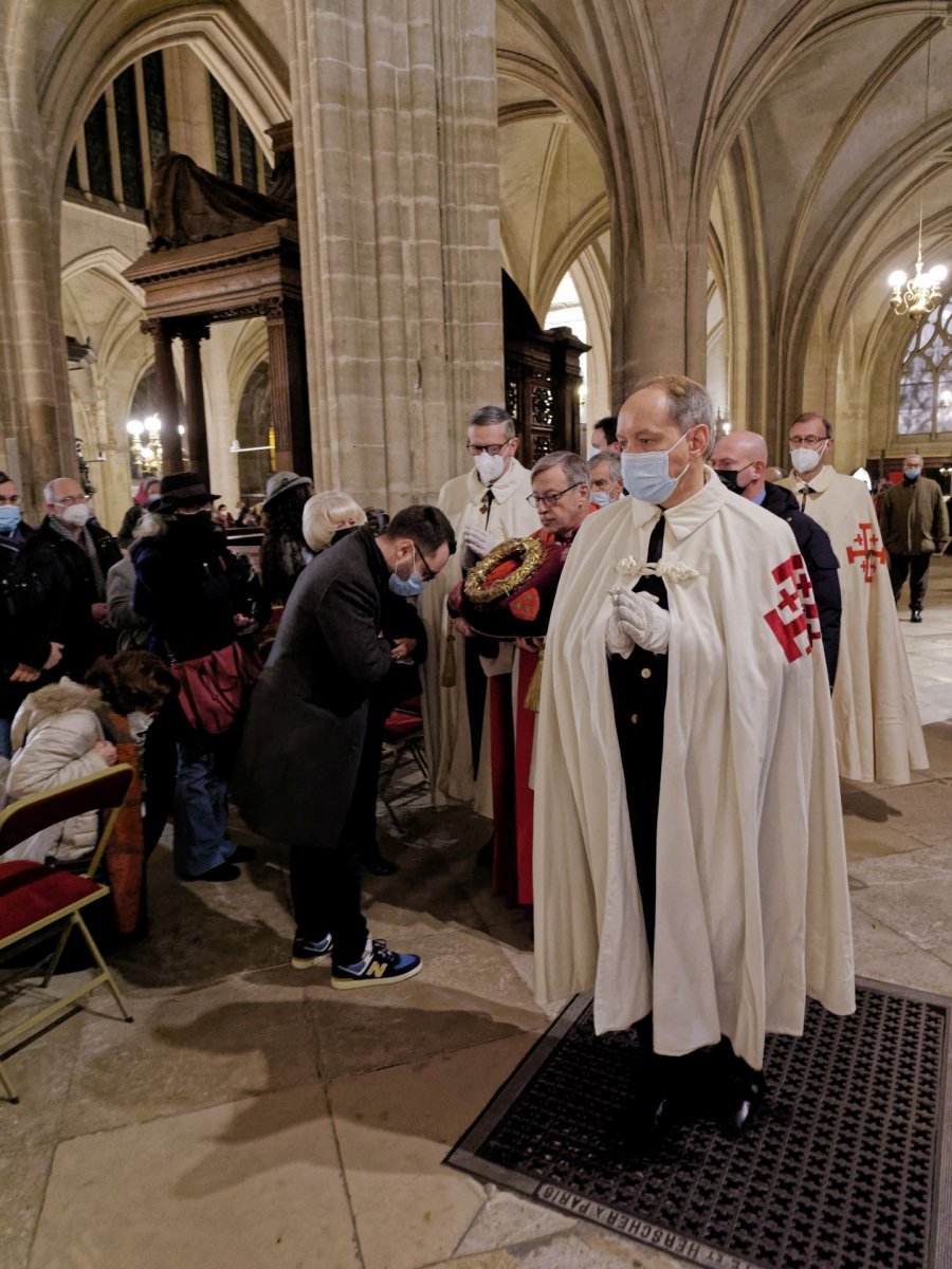 Ostention de la sainte couronne d'épines. © Yannick Boschat / Diocèse de Paris.