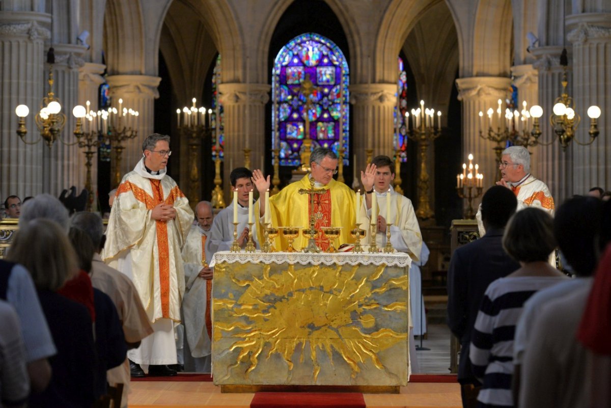 Messe et veillée de prière pour les futurs prêtres. © Marie-Christine Bertin / Diocèse de Paris.