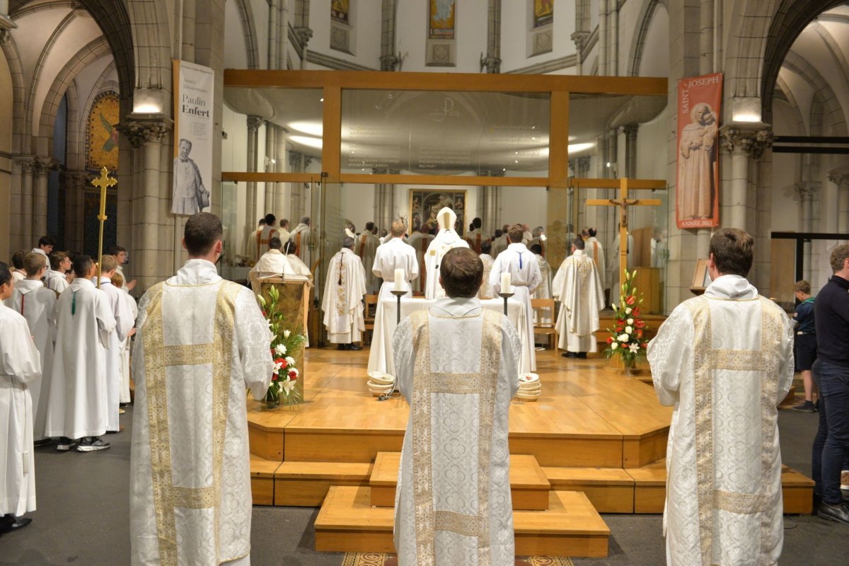 Ordinations diaconales en vue du sacerdoce à Saint-Hippolyte. © Marie-Christine Bertin / Diocèse de Paris.