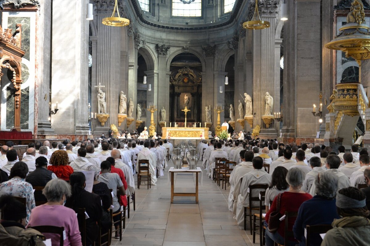 Messe chrismale 2021. © Marie-Christine Bertin / Diocèse de Paris.