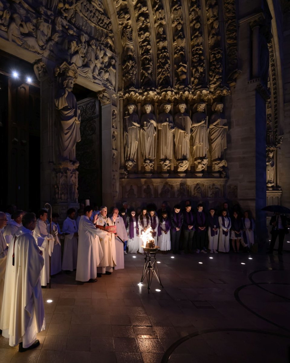 Vigile pascale à Notre-Dame de Paris 2025. © Jean-Baptiste Delerue.