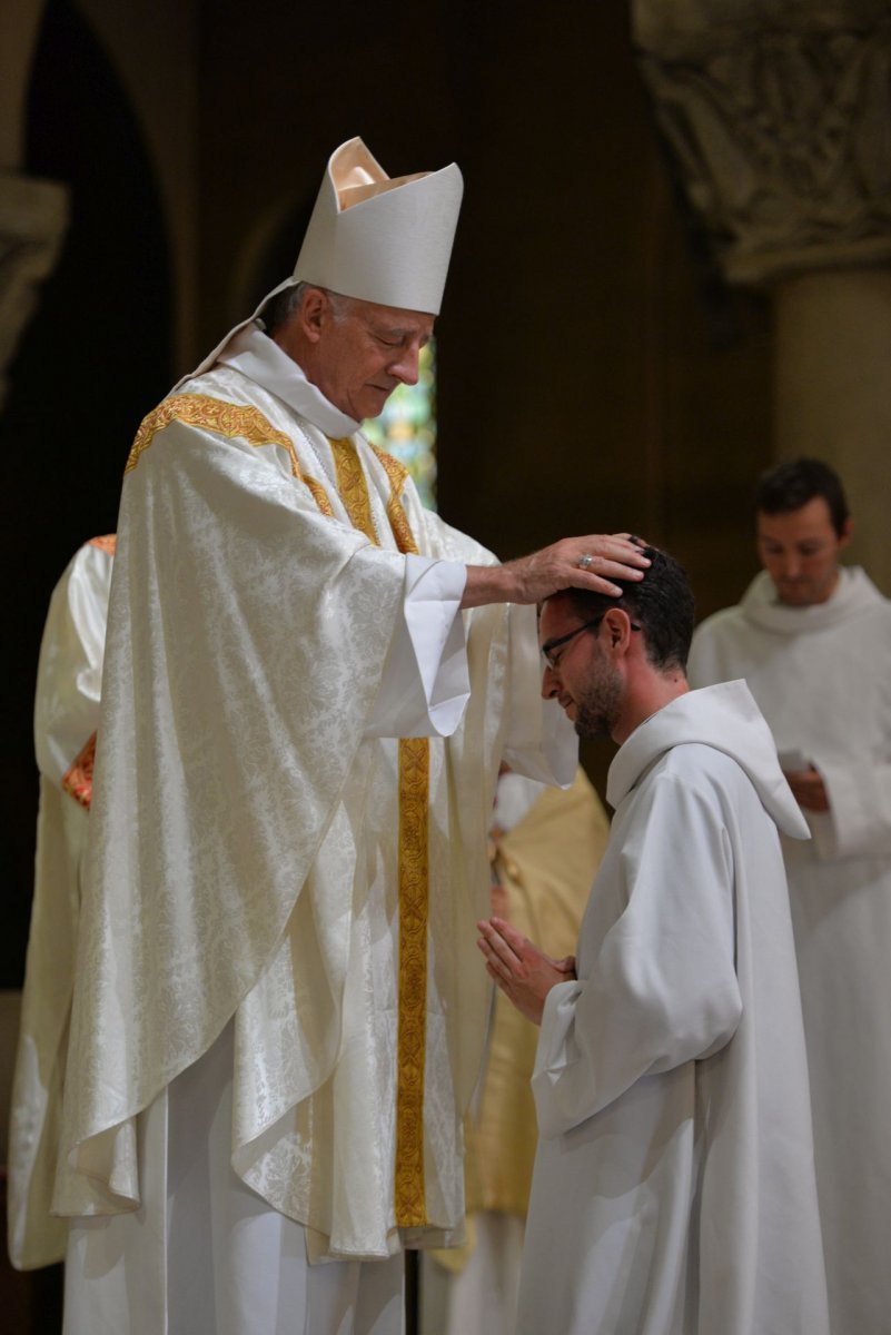 Ordinations diaconales en vue du sacerdoce à Saint-Ferdinand des Ternes (17e). © Marie-Christine Bertin / Diocèse de Paris.