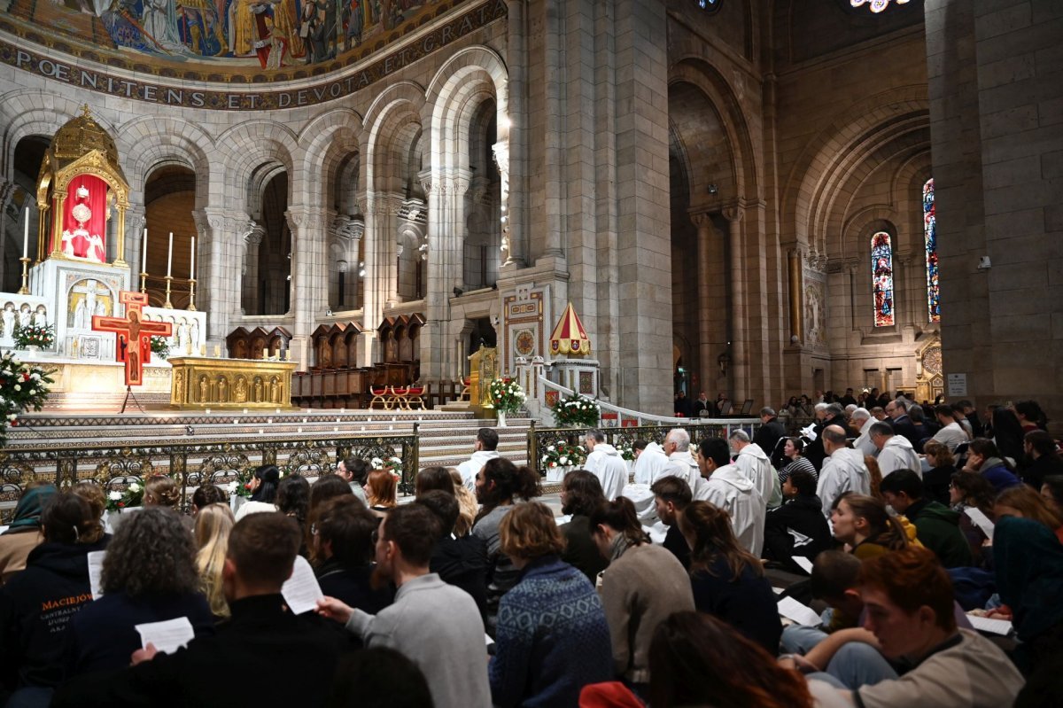 Prière du milieu du jour au Sacré-Cœur de Montmartre. © Marie-Christine Bertin / Diocèse de Paris.