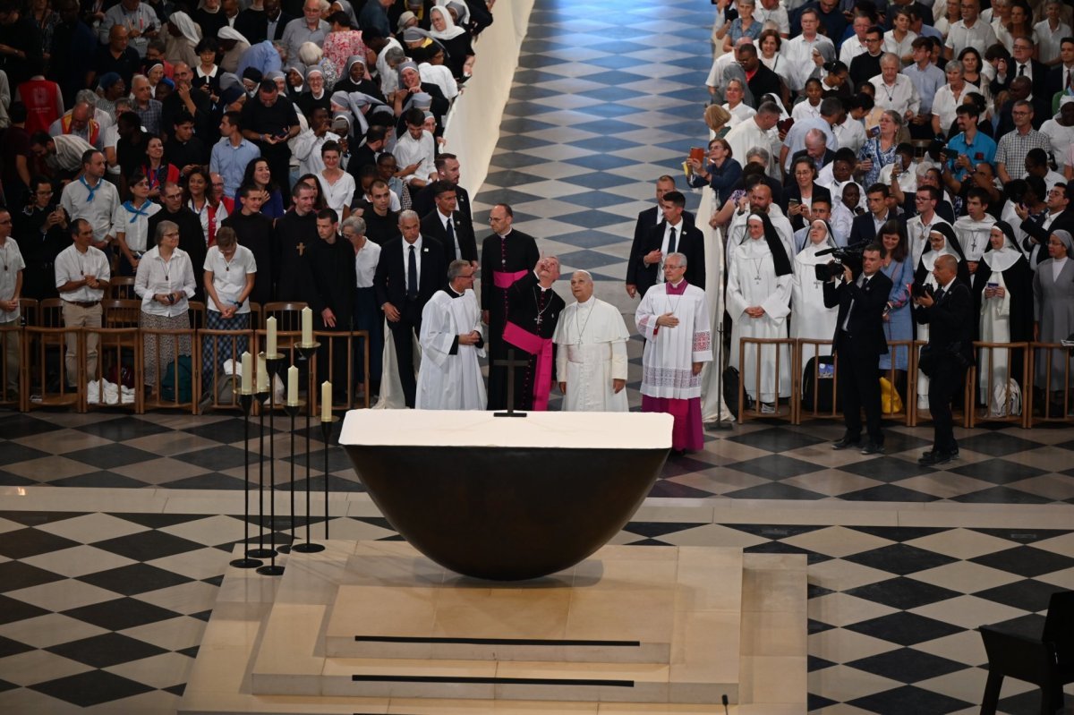 Prière des vêpres à Notre-Dame de Paris avec le Pape Léon XIV. © Marie-Christine Bertin / Diocèse de Paris.