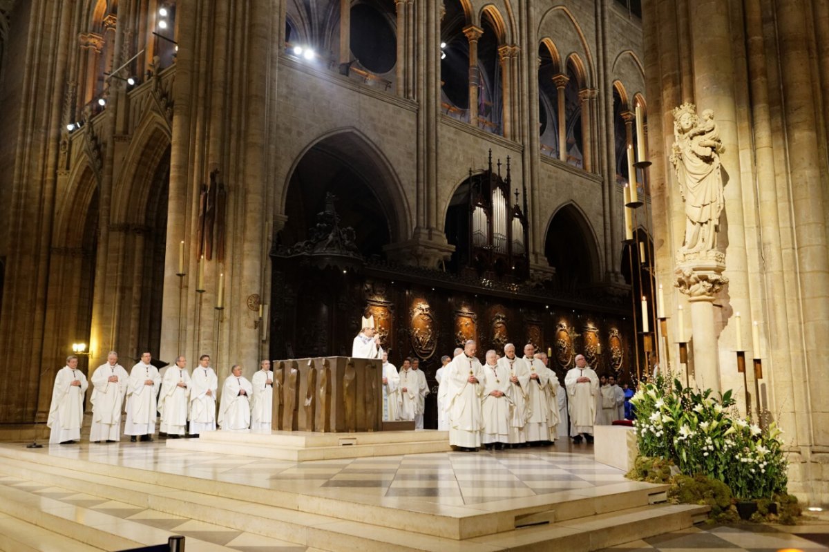 Chant à la Vierge Marie. © Yannick Boschat / Diocèse de Paris.