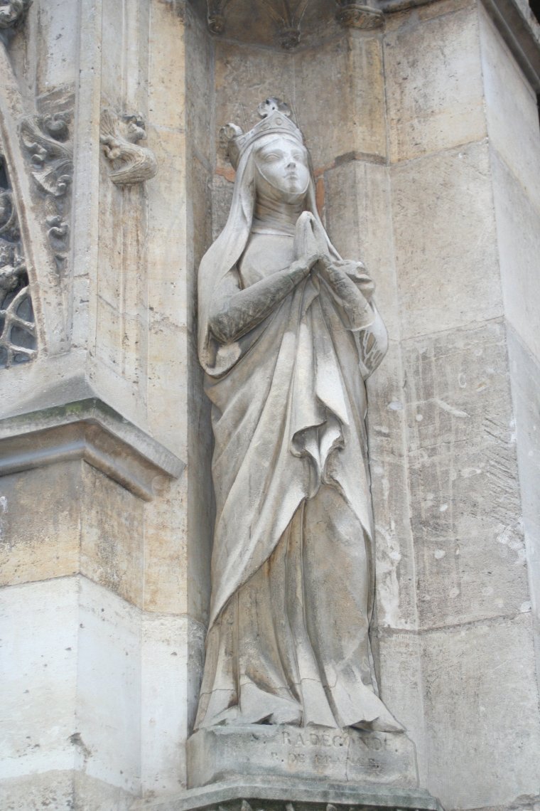 Statue de sainte Radegonde. © C. D. A. S.