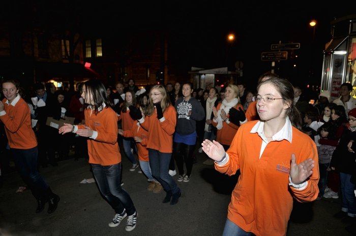 Flash mob au métro Pasteur et rassemblement à Saint-Jean-Baptiste de La (…). © Trung Hieu Do / Diocèse de Paris.