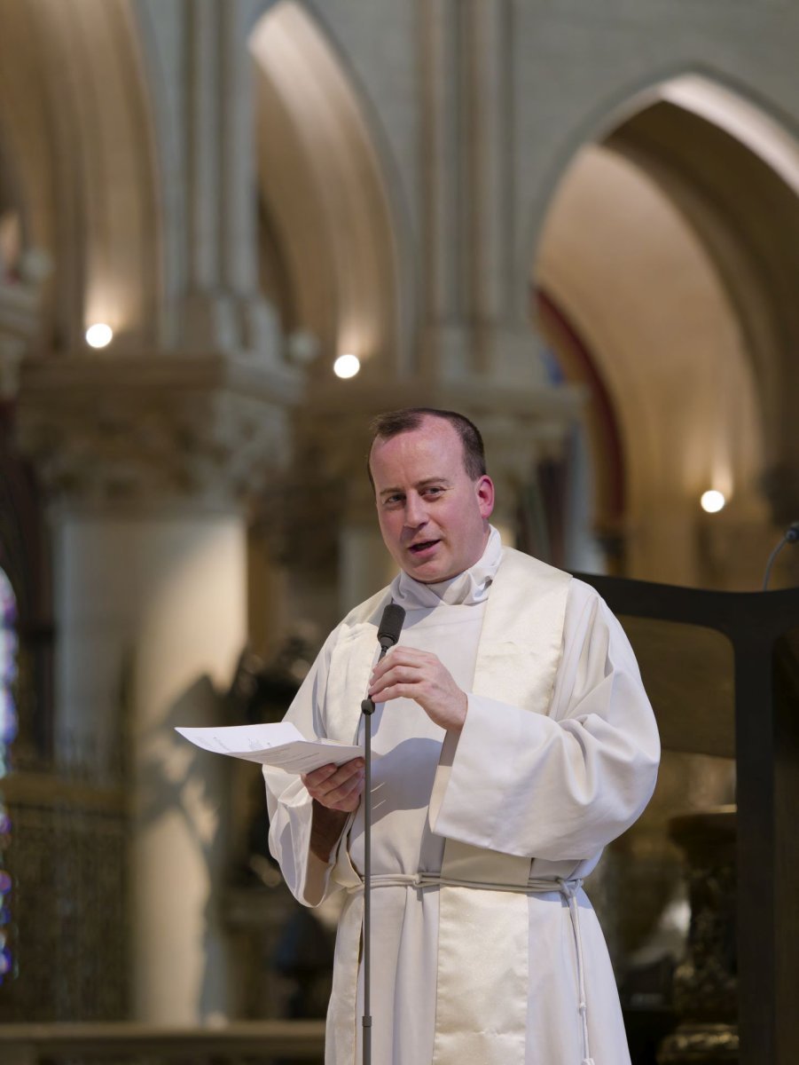 Vêpres à Notre-Dame de Paris à l'arrivée de la marche pour les vocations. © Yannick Boschat / Diocèse de Paris.