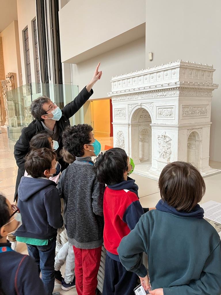 Le thème est propice à de nombreuses sorties, ici les 4H à la Cité de l'Architecture © Diocèse de Paris - Vicariat Enfance Adolescence.