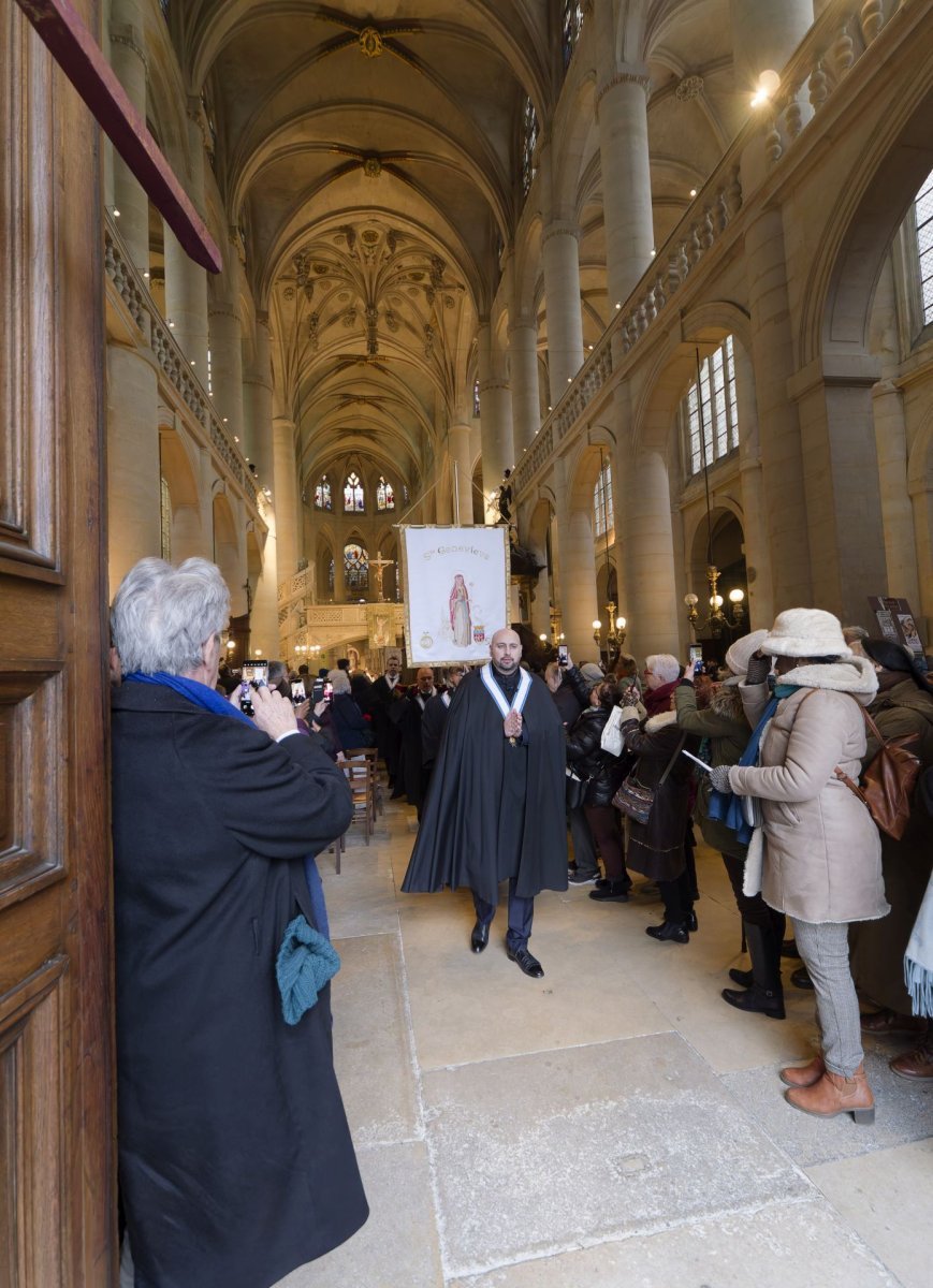 Neuvaine de sainte Geneviève 2025 : messe et procession. © Yannick Boschat / Diocèse de Paris.