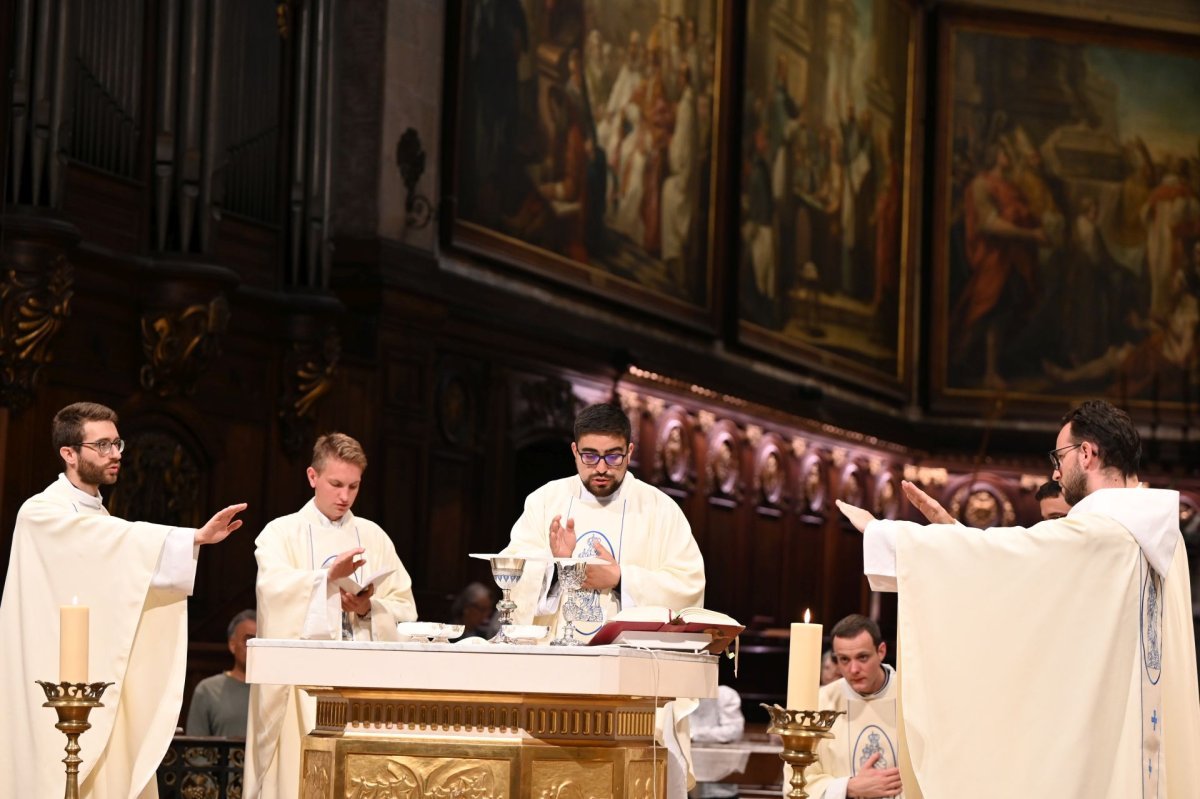 Messe des nouveaux prêtres à Notre-Dame des Victoires 2024. © Marie-Christine Bertin / Diocèse de Paris.