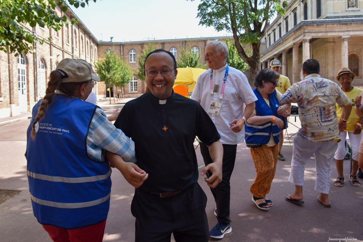 Frat'zone Holy Games à la Fondation Eugène Napoléon. © François-Régis Salefran.