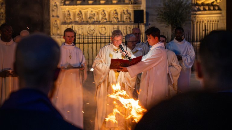  Pâques : Christ ressuscité, lumière du monde